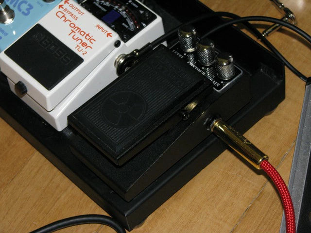 Plutoneium Chi-Wah-Wah Bass