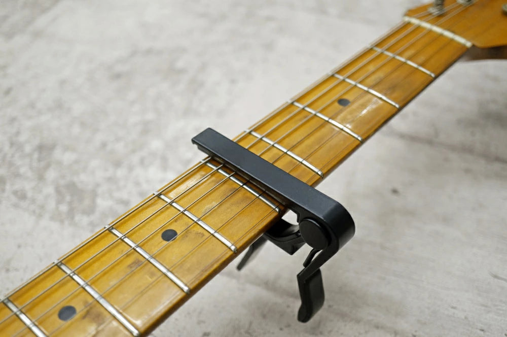 9℃ Basic Capo For Guitar 厚みが選べるオリジナルピック付き / カポタスト エレキ・アコースティック・クラシックギター用【ゆうパケット対応可能】
