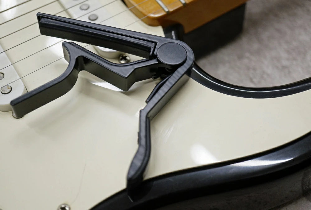 9℃ Basic Capo For Guitar 厚みが選べるオリジナルピック付き / カポタスト エレキ・アコースティック・クラシックギター用【ゆうパケット対応可能】