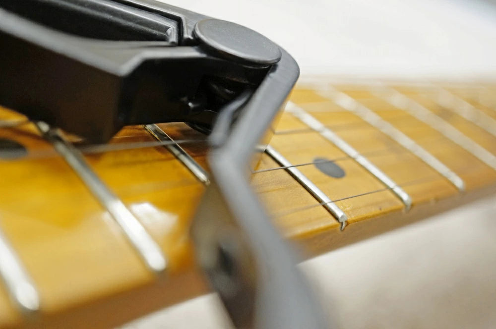 9℃　Basic Capo For Guitar 厚みが選べるオリジナルピック付き　/ カポタスト エレキ・アコースティック・クラシックギター用　【ゆうパケット対応可能】